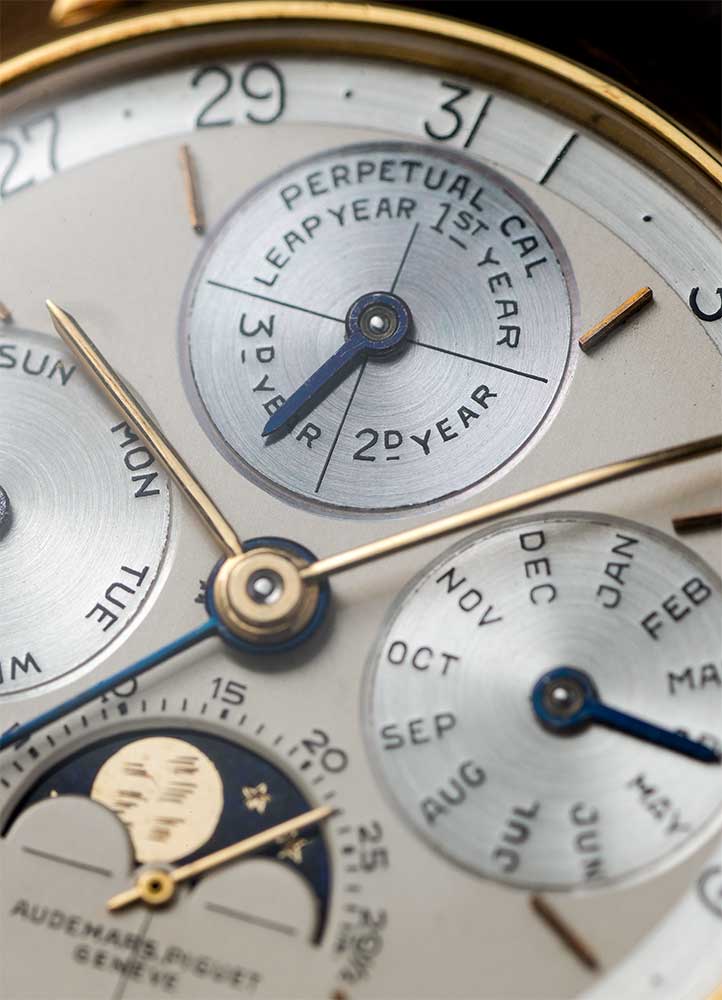 A leap year indication was introduced in Ref. 5516 in 1955. Prior to this, perpetual calendar watches internally accounted for leap years without visually displaying it, requiring the expertise of a watchmaker to adjust the watch